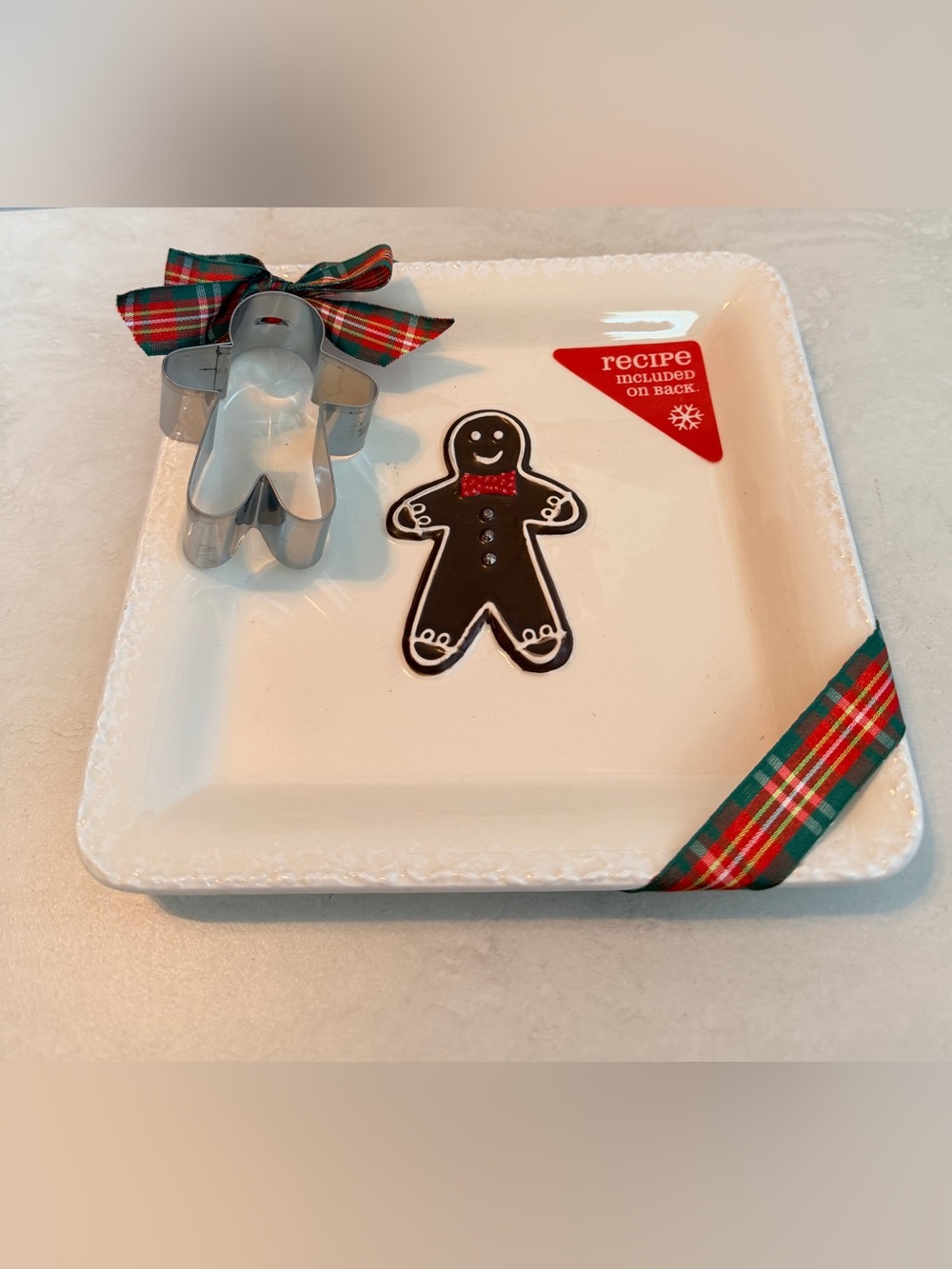 Hallmark Gingerbread Cookie Plate With Cookie Cutter & Recipe New